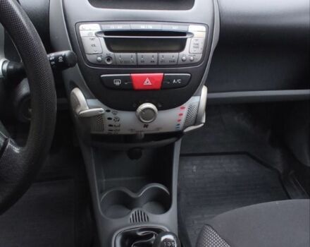 Серый Тойота Айго, объемом двигателя 1 л и пробегом 164 тыс. км за 4500 $, фото 6 на Automoto.ua