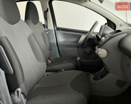 Серый Тойота Айго, объемом двигателя 1 л и пробегом 173 тыс. км за 5200 $, фото 8 на Automoto.ua