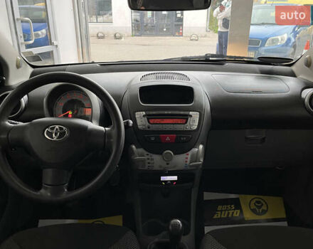 Серый Тойота Айго, объемом двигателя 1 л и пробегом 173 тыс. км за 5200 $, фото 16 на Automoto.ua