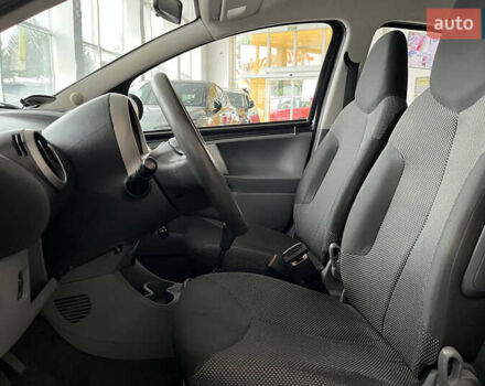 Серый Тойота Айго, объемом двигателя 1 л и пробегом 173 тыс. км за 5200 $, фото 10 на Automoto.ua