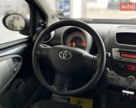 Серый Тойота Айго, объемом двигателя 1 л и пробегом 173 тыс. км за 5200 $, фото 17 на Automoto.ua