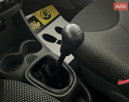 Серый Тойота Айго, объемом двигателя 1 л и пробегом 173 тыс. км за 5200 $, фото 14 на Automoto.ua