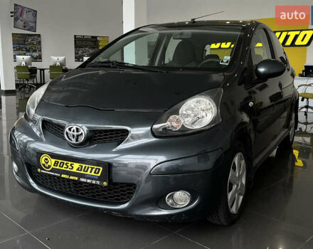 Серый Тойота Айго, объемом двигателя 1 л и пробегом 173 тыс. км за 5200 $, фото 2 на Automoto.ua