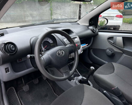 Сірий Тойота Айго, об'ємом двигуна 1 л та пробігом 197 тис. км за 5400 $, фото 7 на Automoto.ua