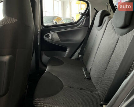 Серый Тойота Айго, объемом двигателя 1 л и пробегом 173 тыс. км за 5200 $, фото 9 на Automoto.ua