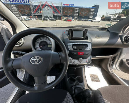 Сірий Тойота Айго, об'ємом двигуна 1 л та пробігом 99 тис. км за 6000 $, фото 8 на Automoto.ua