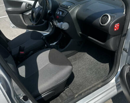 Сірий Тойота Айго, об'ємом двигуна 1 л та пробігом 99 тис. км за 6000 $, фото 2 на Automoto.ua
