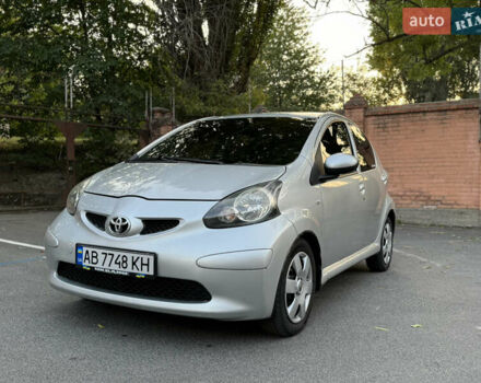 Сірий Тойота Айго, об'ємом двигуна 1.4 л та пробігом 240 тис. км за 4299 $, фото 1 на Automoto.ua