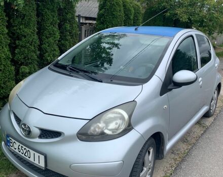 Серый Тойота Айго, объемом двигателя 1 л и пробегом 195 тыс. км за 4100 $, фото 1 на Automoto.ua