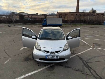 Серый Тойота Айго, объемом двигателя 1 л и пробегом 174 тыс. км за 3850 $, фото 1 на Automoto.ua