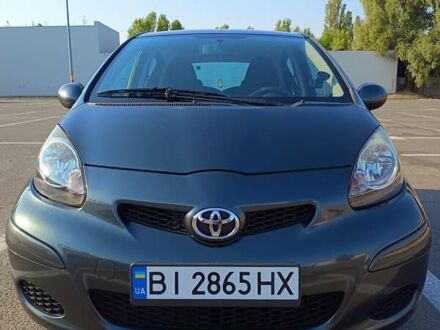 Сірий Тойота Айго, об'ємом двигуна 1 л та пробігом 225 тис. км за 4500 $, фото 1 на Automoto.ua