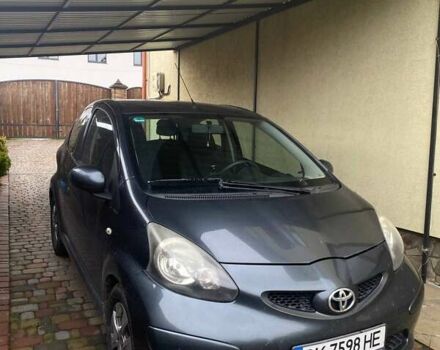 Серый Тойота Айго, объемом двигателя 1 л и пробегом 171 тыс. км за 4100 $, фото 1 на Automoto.ua