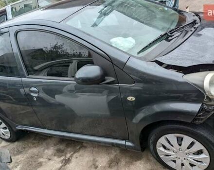 Сірий Тойота Айго, об'ємом двигуна 1 л та пробігом 220 тис. км за 2500 $, фото 1 на Automoto.ua