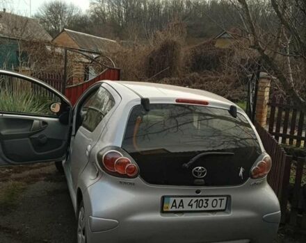 Серый Тойота Айго, объемом двигателя 1 л и пробегом 168 тыс. км за 4500 $, фото 1 на Automoto.ua