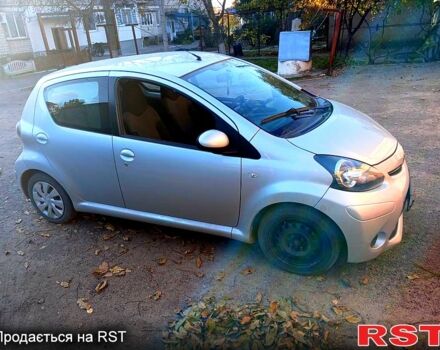 Серый Тойота Айго, объемом двигателя 1 л и пробегом 120 тыс. км за 4500 $, фото 1 на Automoto.ua
