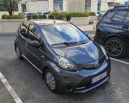 Серый Тойота Айго, объемом двигателя 1 л и пробегом 160 тыс. км за 5600 $, фото 1 на Automoto.ua