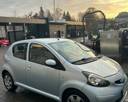 Синій Тойота Айго, об'ємом двигуна 1 л та пробігом 137 тис. км за 4500 $, фото 6 на Automoto.ua