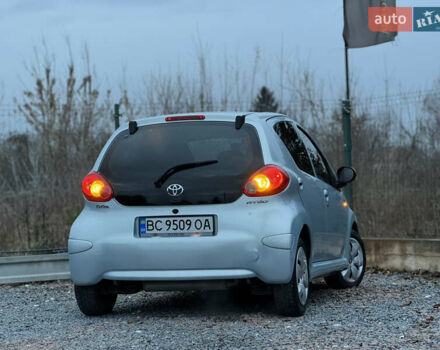 Синій Тойота Айго, об'ємом двигуна 1 л та пробігом 142 тис. км за 3999 $, фото 36 на Automoto.ua
