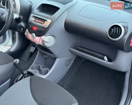 Синій Тойота Айго, об'ємом двигуна 1 л та пробігом 142 тис. км за 3999 $, фото 66 на Automoto.ua