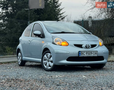 Синій Тойота Айго, об'ємом двигуна 1 л та пробігом 142 тис. км за 3999 $, фото 59 на Automoto.ua