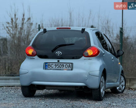Синій Тойота Айго, об'ємом двигуна 1 л та пробігом 142 тис. км за 3999 $, фото 37 на Automoto.ua