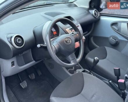 Синій Тойота Айго, об'ємом двигуна 1 л та пробігом 142 тис. км за 3999 $, фото 26 на Automoto.ua