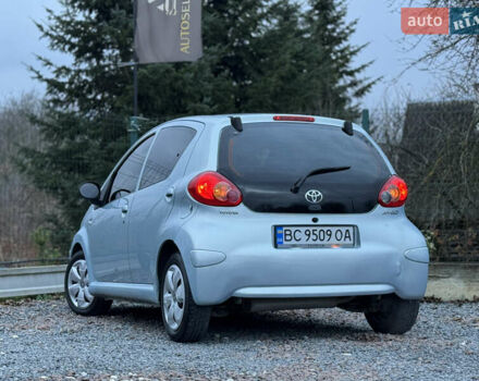 Синій Тойота Айго, об'ємом двигуна 1 л та пробігом 142 тис. км за 3999 $, фото 42 на Automoto.ua