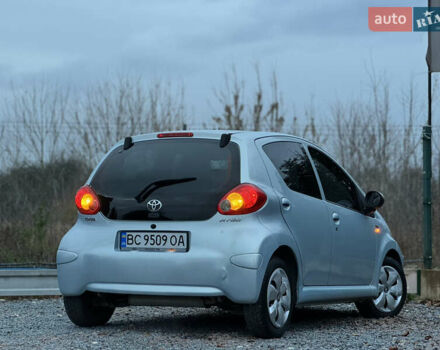 Синій Тойота Айго, об'ємом двигуна 1 л та пробігом 142 тис. км за 3999 $, фото 60 на Automoto.ua
