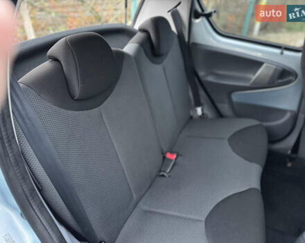 Синій Тойота Айго, об'ємом двигуна 1 л та пробігом 142 тис. км за 3999 $, фото 15 на Automoto.ua