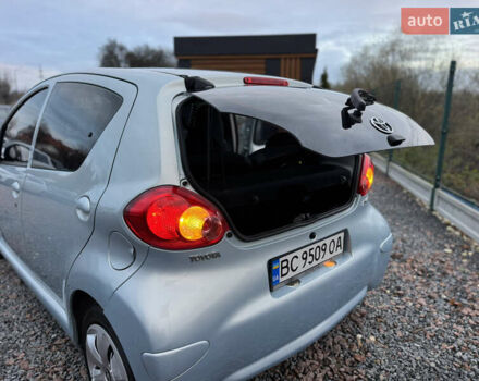 Синій Тойота Айго, об'ємом двигуна 1 л та пробігом 142 тис. км за 3999 $, фото 18 на Automoto.ua