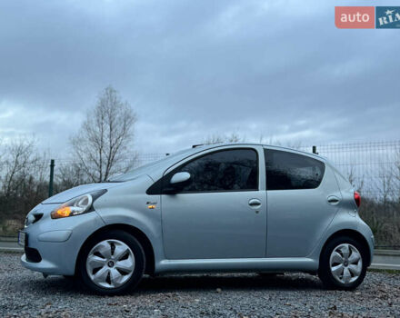 Синій Тойота Айго, об'ємом двигуна 1 л та пробігом 142 тис. км за 3999 $, фото 2 на Automoto.ua