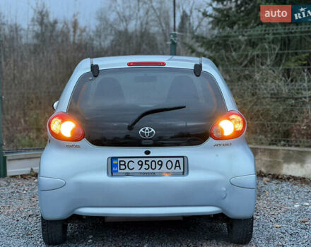 Синій Тойота Айго, об'ємом двигуна 1 л та пробігом 142 тис. км за 3999 $, фото 43 на Automoto.ua