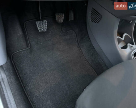 Синій Тойота Айго, об'ємом двигуна 1 л та пробігом 142 тис. км за 3999 $, фото 35 на Automoto.ua