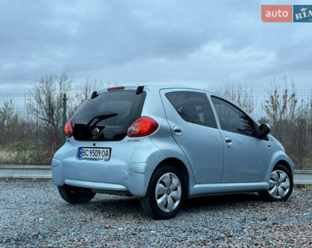 Синій Тойота Айго, об'ємом двигуна 1 л та пробігом 142 тис. км за 3999 $, фото 45 на Automoto.ua