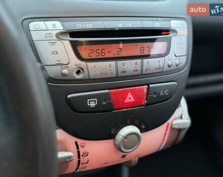 Синій Тойота Айго, об'ємом двигуна 1 л та пробігом 142 тис. км за 3999 $, фото 24 на Automoto.ua