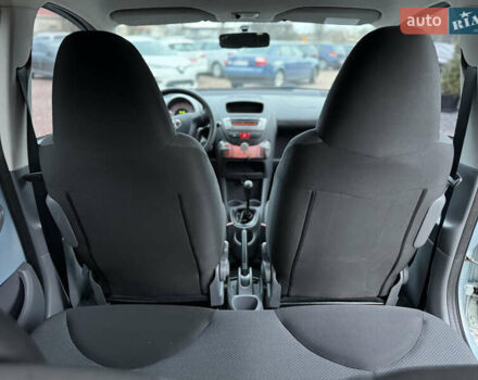 Синій Тойота Айго, об'ємом двигуна 1 л та пробігом 142 тис. км за 3999 $, фото 19 на Automoto.ua