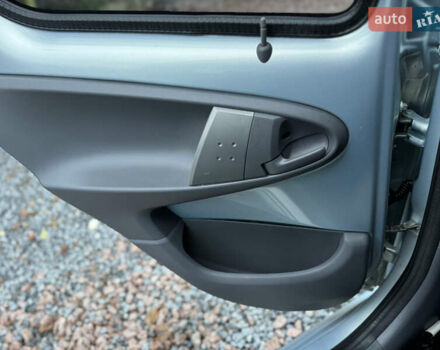 Синій Тойота Айго, об'ємом двигуна 1 л та пробігом 142 тис. км за 3999 $, фото 54 на Automoto.ua