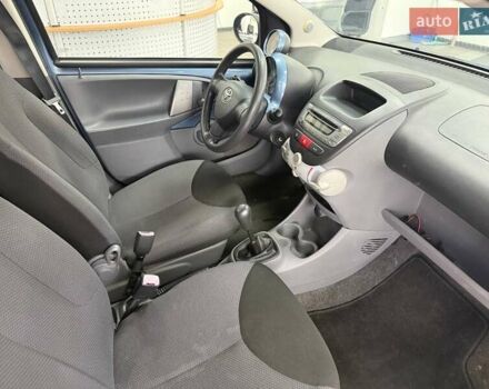 Синий Тойота Айго, объемом двигателя 1 л и пробегом 122 тыс. км за 4490 $, фото 24 на Automoto.ua