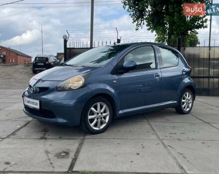 Синій Тойота Айго, об'ємом двигуна 1 л та пробігом 122 тис. км за 4690 $, фото 2 на Automoto.ua