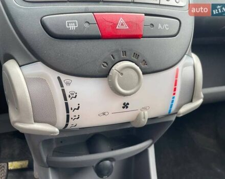 Синій Тойота Айго, об'ємом двигуна 1 л та пробігом 122 тис. км за 4690 $, фото 20 на Automoto.ua