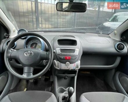 Синій Тойота Айго, об'ємом двигуна 1 л та пробігом 122 тис. км за 4690 $, фото 14 на Automoto.ua