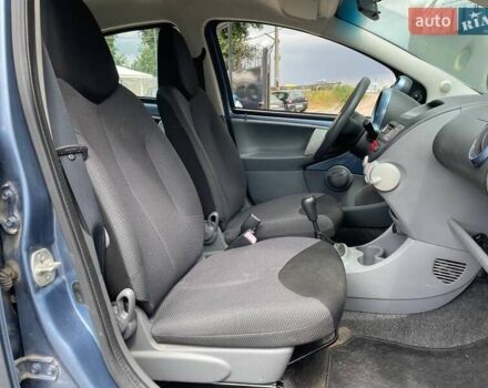 Синій Тойота Айго, об'ємом двигуна 1 л та пробігом 122 тис. км за 4690 $, фото 12 на Automoto.ua