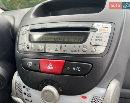 Синий Тойота Айго, объемом двигателя 1 л и пробегом 165 тыс. км за 6350 $, фото 14 на Automoto.ua
