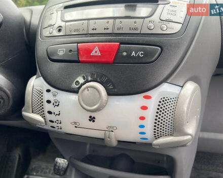 Синий Тойота Айго, объемом двигателя 1 л и пробегом 165 тыс. км за 6350 $, фото 15 на Automoto.ua