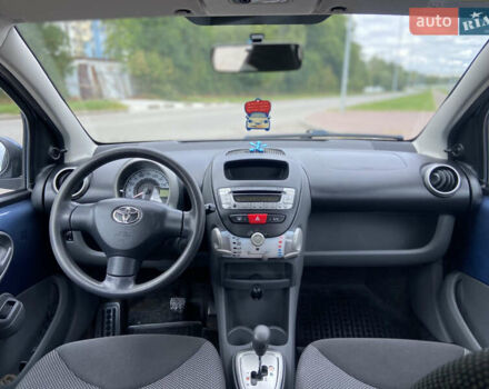 Синий Тойота Айго, объемом двигателя 1 л и пробегом 165 тыс. км за 6350 $, фото 16 на Automoto.ua