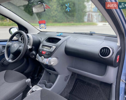 Синий Тойота Айго, объемом двигателя 1 л и пробегом 165 тыс. км за 6350 $, фото 13 на Automoto.ua