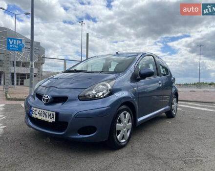 Синий Тойота Айго, объемом двигателя 1 л и пробегом 165 тыс. км за 6350 $, фото 2 на Automoto.ua