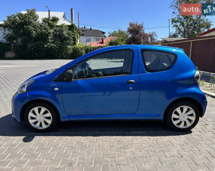 Синий Тойота Айго, объемом двигателя 1 л и пробегом 253 тыс. км за 4300 $, фото 3 на Automoto.ua