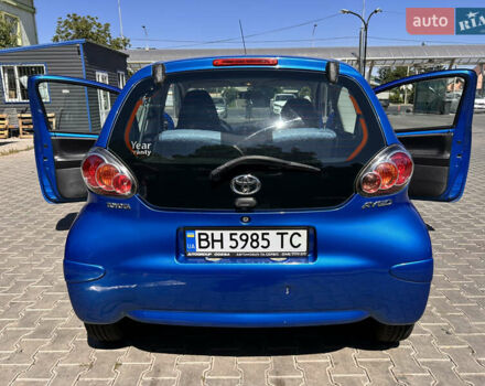 Синий Тойота Айго, объемом двигателя 1 л и пробегом 253 тыс. км за 4300 $, фото 6 на Automoto.ua