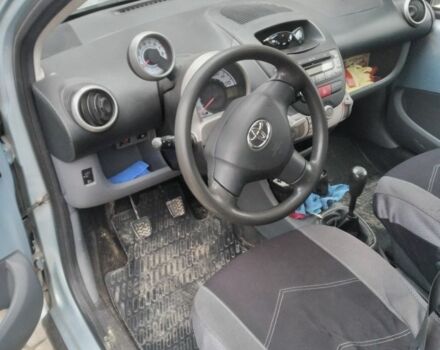 Синий Тойота Айго, объемом двигателя 1 л и пробегом 281 тыс. км за 3600 $, фото 5 на Automoto.ua